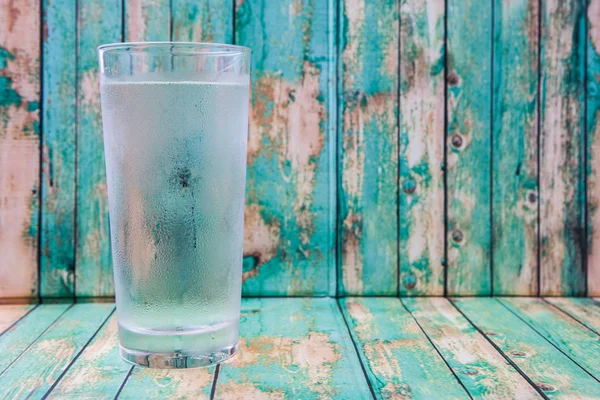 Un pahar cu apă — Fotografie, imagine de stoc