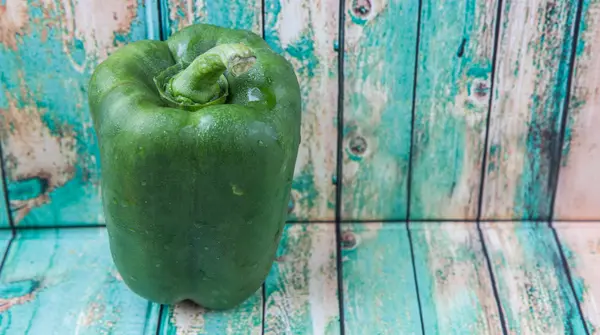 Pimenta verde colorida fresca — Fotografia de Stock