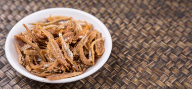 Derin kızarmış hamsi