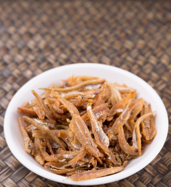 Derin kızarmış hamsi