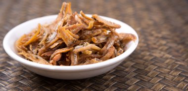 Derin kızarmış hamsi