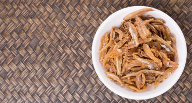 Derin kızarmış hamsi