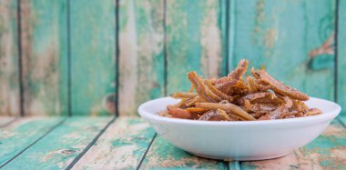 Derin kızarmış hamsi