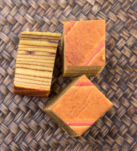 Malaysian Dish Kek Lapis Sarawak Sarawak Layered Cake Wicker Background — Stock Photo, Image