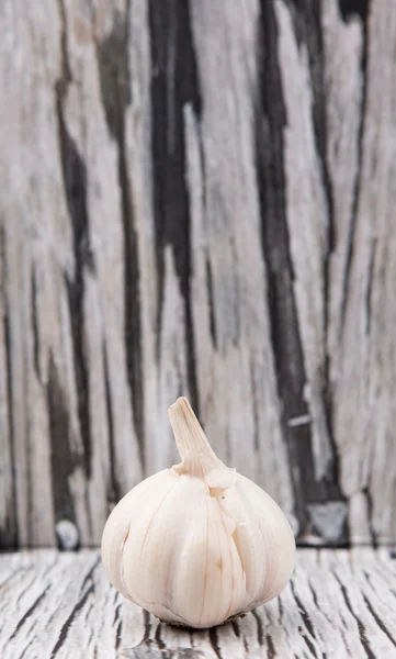 大蒜在木制的背景 — 图库照片