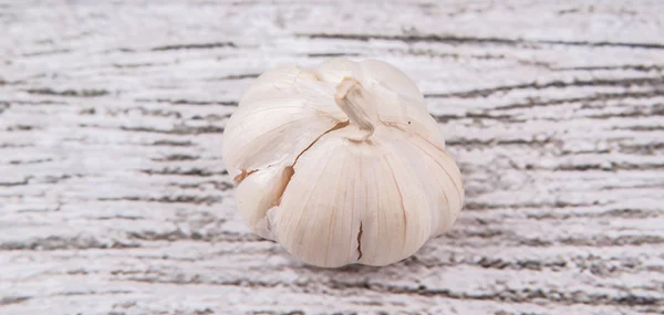 Garlic Over Wooden Background — Stock Photo, Image