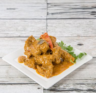 Kuzu köri beyaz plaka