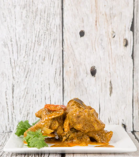 Curry de cordero en plato blanco — Foto de Stock