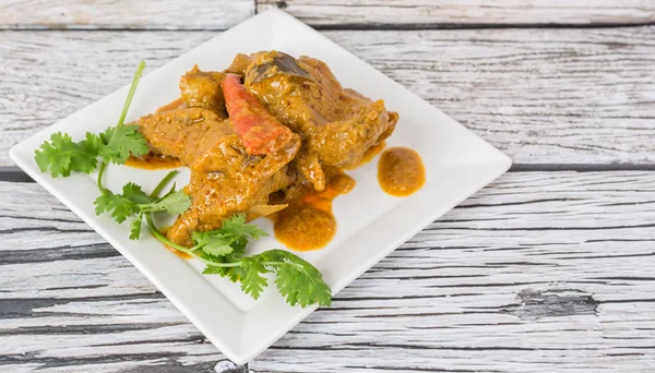 Curry de cordero en plato blanco — Foto de Stock