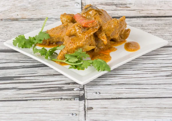 Lammcurry in weißem Teller — Stockfoto