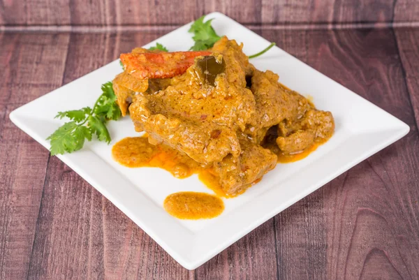 Curry de cordero en plato blanco — Foto de Stock