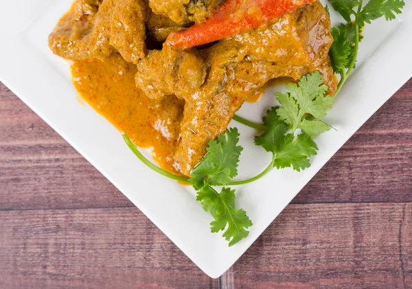 Curry di agnello in piatto bianco — Foto Stock