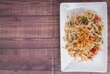 Fasulye filizi salatası