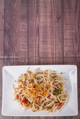 Fasulye filizi salatası