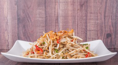 Fasulye filizi salatası