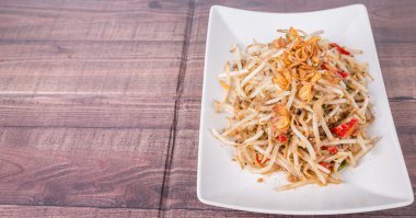 Fasulye filizi salatası