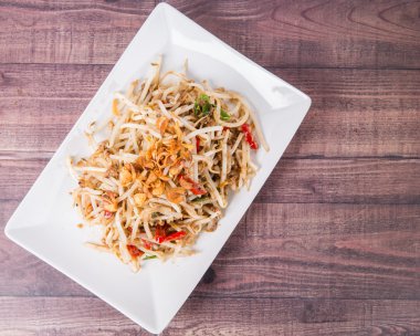 Fasulye filizi salatası