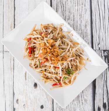 Fasulye filizi salatası