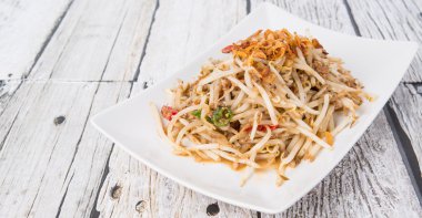 Fasulye filizi salatası