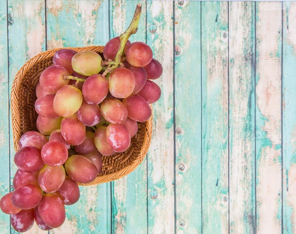 Купа червоного винограду — стокове фото