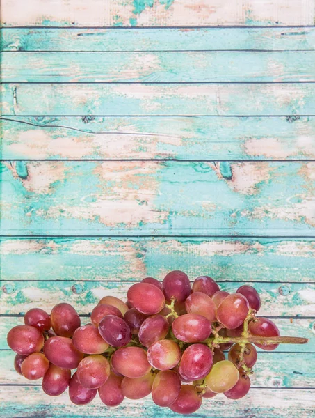 Eine Traube roter Trauben — Stockfoto