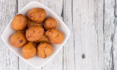 Derin kızarmış muz topları