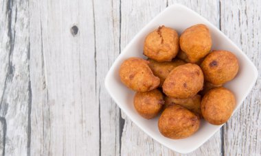 Derin kızarmış muz topları