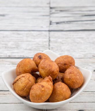 Derin kızarmış muz topları