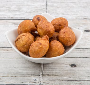 Derin kızarmış muz topları