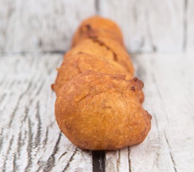 Derin kızarmış muz topları