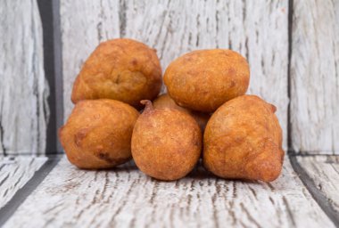 Derin kızarmış muz topları