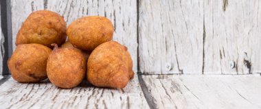 Derin kızarmış muz topları