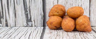 Derin kızarmış muz topları