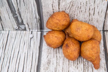 Derin kızarmış muz topları