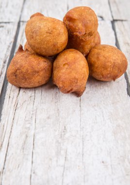 Derin kızarmış muz topları