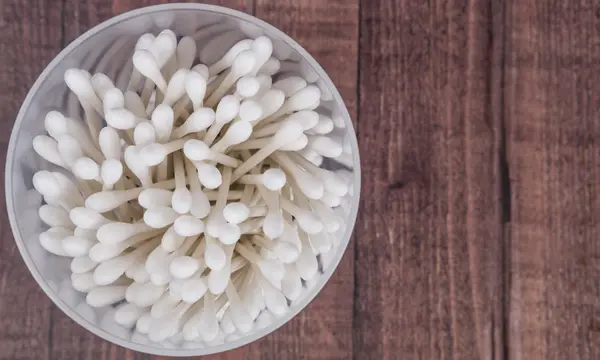 Swab de algodón o bastoncillo de algodón — Foto de Stock