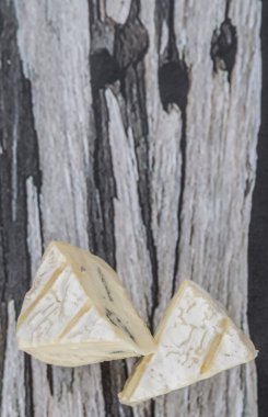 Mavi peynir dilimleri