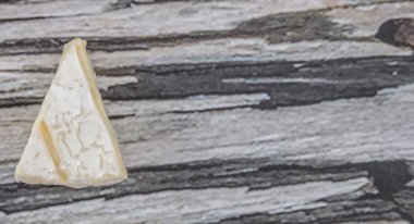 Mavi peynir dilimleri