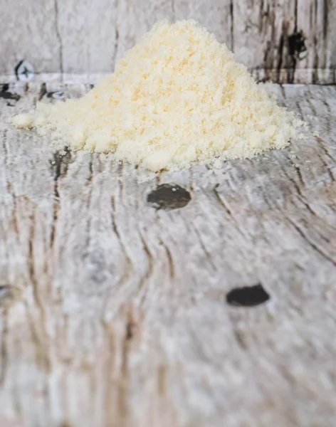 Queso Rallado Sobre Fondo Madera — Foto de Stock