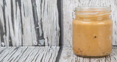 Fıstık ezmesi Mason kavanoza