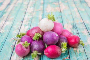 Renkli turp sebze karışımı