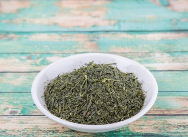 Kurumuş yeşil çay yaprakları