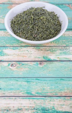 Kurumuş yeşil çay yaprakları