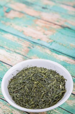 Kurumuş yeşil çay yaprakları