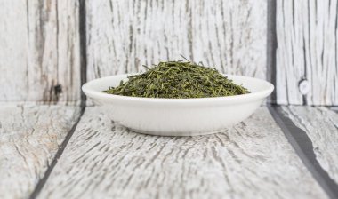 Kurumuş yeşil çay yaprakları