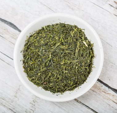 Kurumuş yeşil çay yaprakları