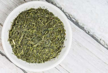 Kurumuş yeşil çay yaprakları