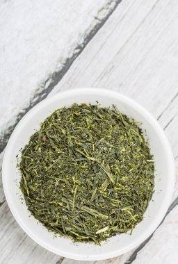 Kurumuş yeşil çay yaprakları