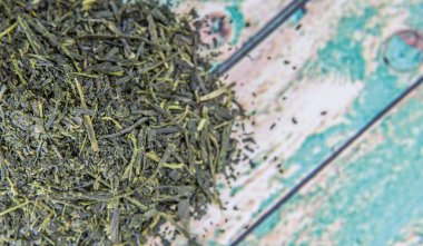 Kurumuş yeşil çay yaprakları