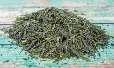 Kurumuş yeşil çay yaprakları